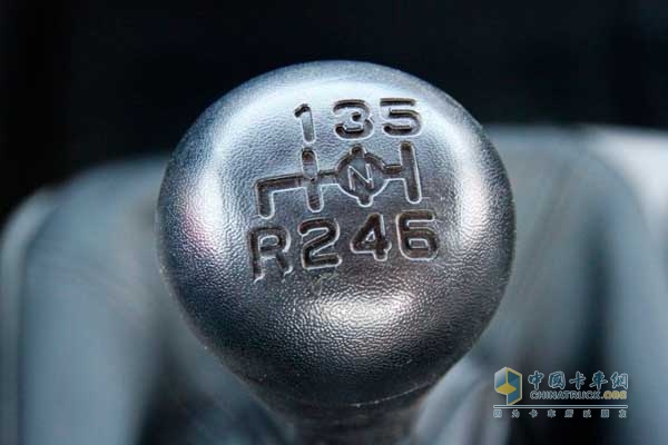 解放 j6l中卡 180马力 4x2 lng载货车 档位