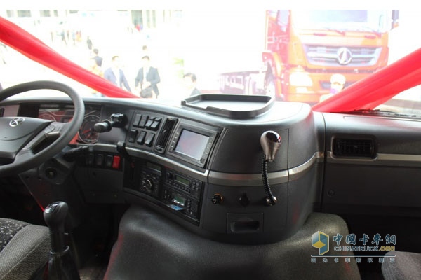 大运 N9重卡 430马力 6X4 牵引车 平地板驾驶室