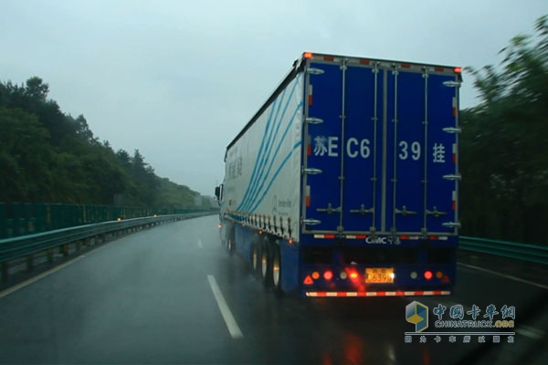 风雨兼程 奔驰卡车荆州到成都油耗测试