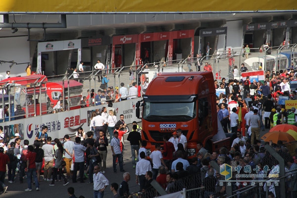 依维柯Stralis荣耀领跑上海站2014世界房车锦标赛