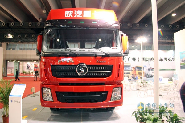 广州车展；陕汽重卡携德龙牵引车和智能渣土车亮相