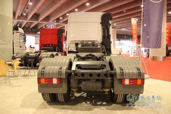奔驰 Actros重卡 456马力 6×2 牵引车（车队之星）(型号2646)