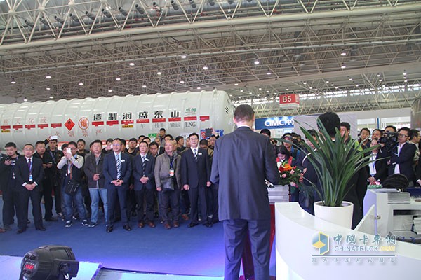 2015年11月13日，BPW（梅州）车轴有限公司亮相2015年中国国际商用车展览会，历久弥新，带来针对快速物流、危化品运输行业开发出40万公里和80万公里免维护的轮毂系统，推出了400K和800K车轴。