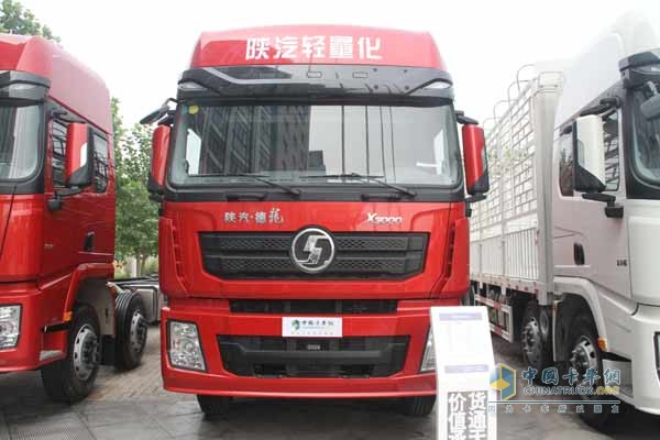 陕汽德龙x300载货车