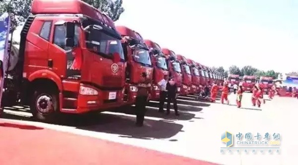 搭载锡柴发动机的解放J6P