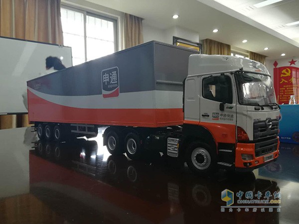 广汽日野为广东申通定制的700重卡车模