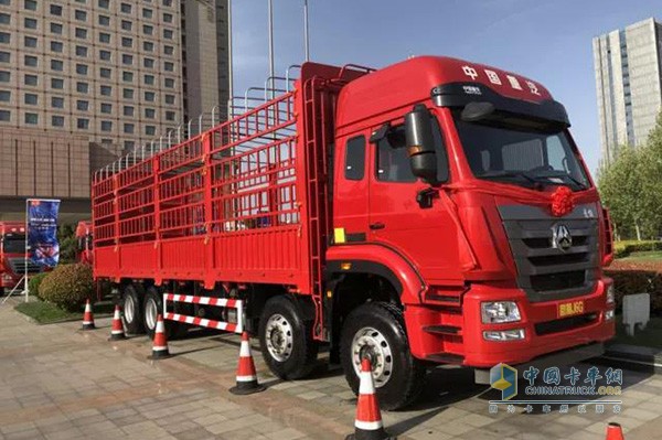 中国重汽“豪翰J6G·质轻版 8X4载货车