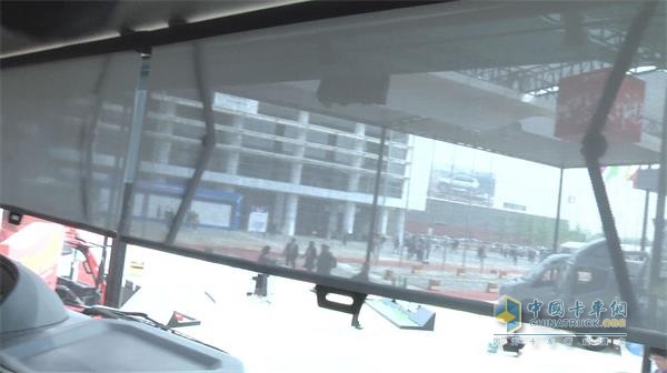 欧曼EST-A车帘能够将车窗360度围住