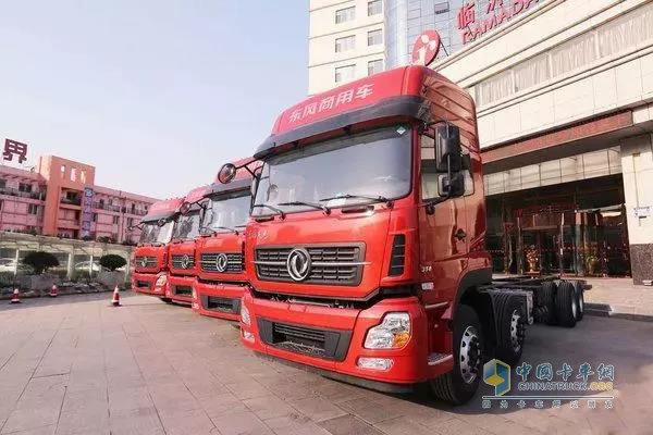 东风天龙旗舰牵引车