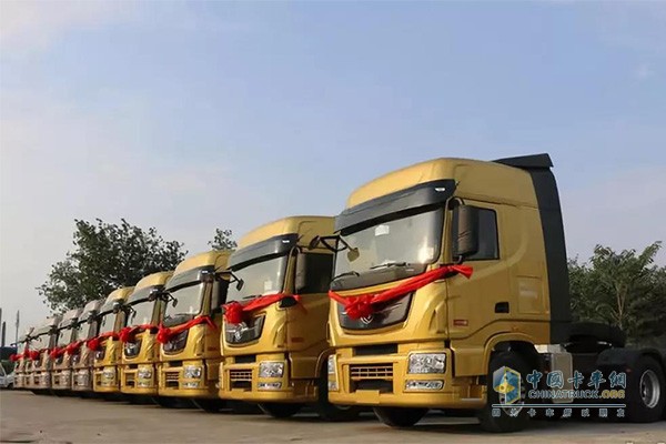 东风天龙旗舰牵引车