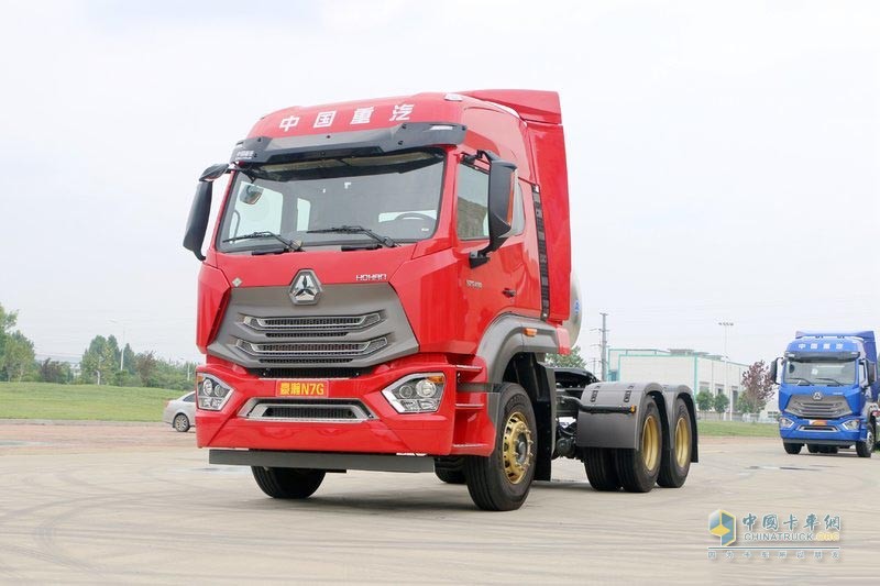 中国重汽 豪瀚n7g重卡 430马力 6x4 lng牵引车