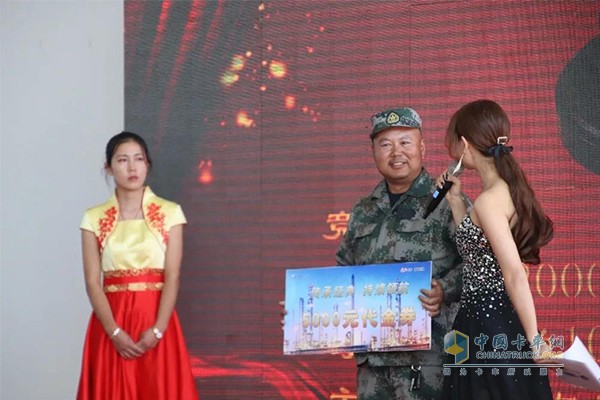 现场竞拍