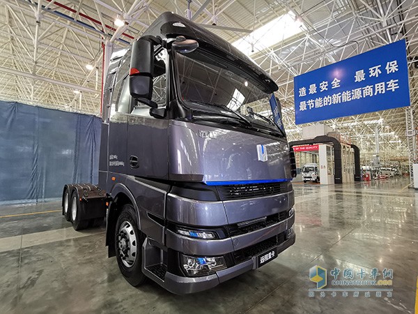 M100甲醇重卡牵引车外观