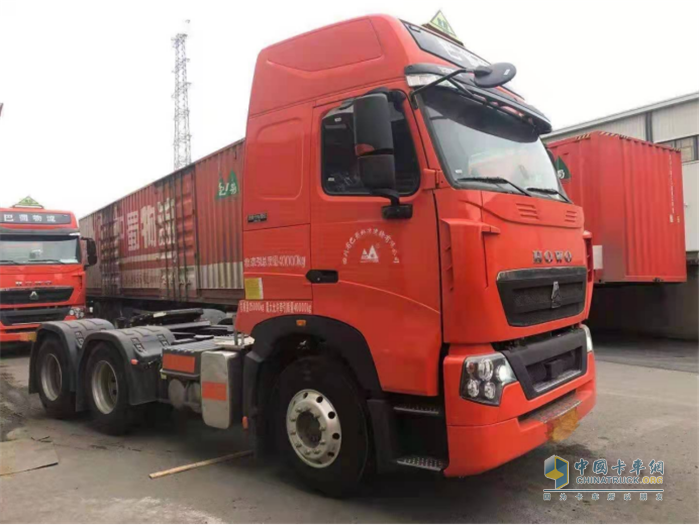 中国重汽  豪沃  牵引车