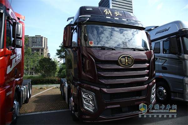 一汽解放  牵引车