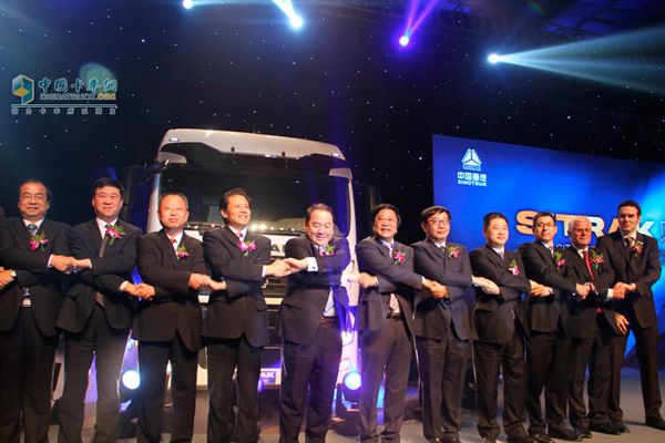 中国重汽SITRAK品牌启动 首辆重卡C7H下线