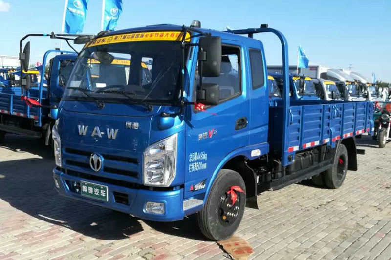 飞碟奥驰v2系列95马力385米国五排半栏板轻卡载货车fd1041w17k52
