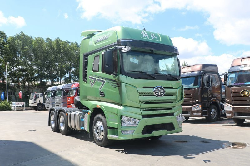 一汽解放 j7重卡 550马力 6x4 国五 牵引车(富贵绿)(ca4250p77k25t1e5