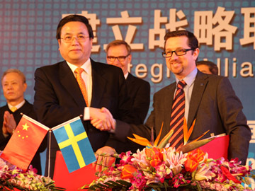 东风汽车集团股份有限公司和瑞典AB Volvo北京正式签定协议