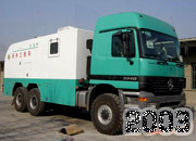 服务于油田的梅赛德斯-奔驰卡车