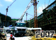 梅赛德斯-奔驰卡车参与基础建设