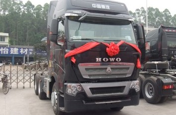 HOWO- T7H 6×2 -提升桥牵引车