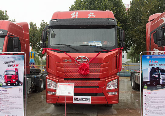 解放JH6 6×4牵引车
