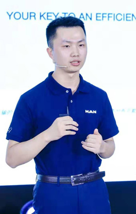 曼恩部门负责人周刘成讲解物联网管理系统