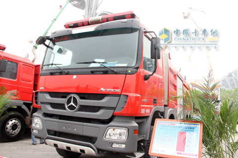  奔驰消防车