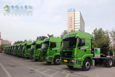 首批服务"彬县-西安"绿色煤炭物流示范线路天然气卡车