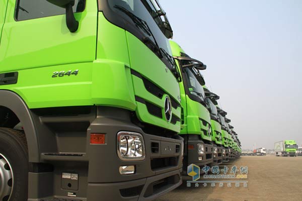 交付使用的20台奔驰Actros卡车