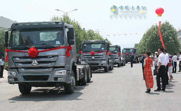 2011年中国重汽出口非洲1500辆HOWO重型卡车