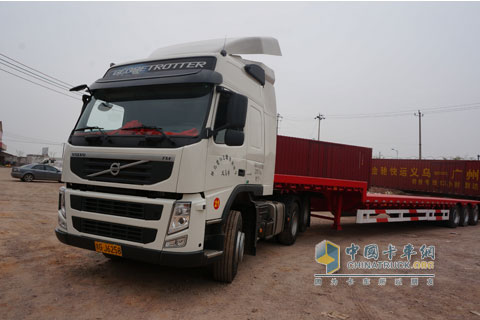 沃尔沃物流运输车