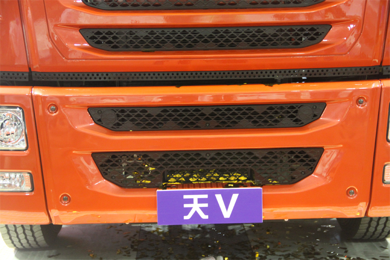 一汽解放青岛天V全金属三段分体保险杠