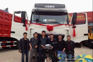中国重汽首辆HOWO-T7H AMT交付重庆客户