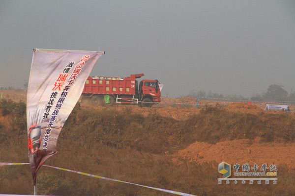 福田瑞沃极限挑战赛冠军角逐 卡车极限秀