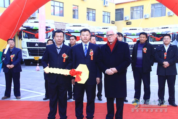 11辆SITRAK交付亚太道路运输公司