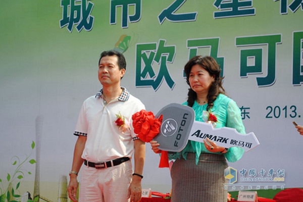 康明斯国四欧马可百台交车仪式