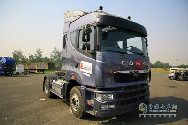 华菱之星4×2牵引汽车