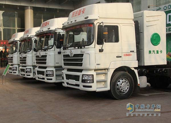 会场外陕汽天然气展车