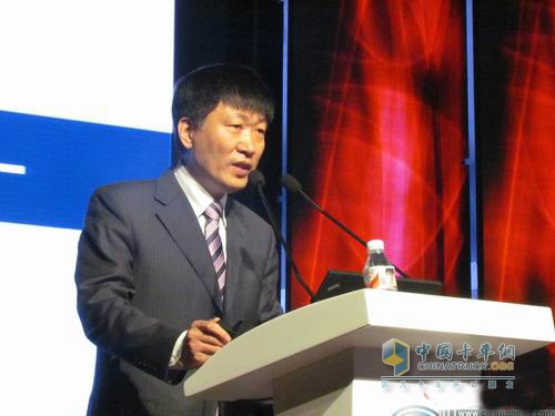 　　一汽解放销售公司总经理荆青春做工作报告
