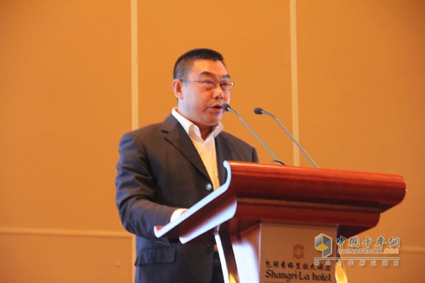 北奔重汽集团营销公司总经理邵景坤做了2014年主题工作报告