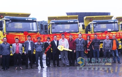 中国重汽25台新黄河自卸交付重庆富皇集团