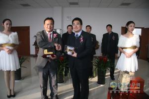 福田戴姆勒与泰安航天战略合作 欧曼再助航天梦