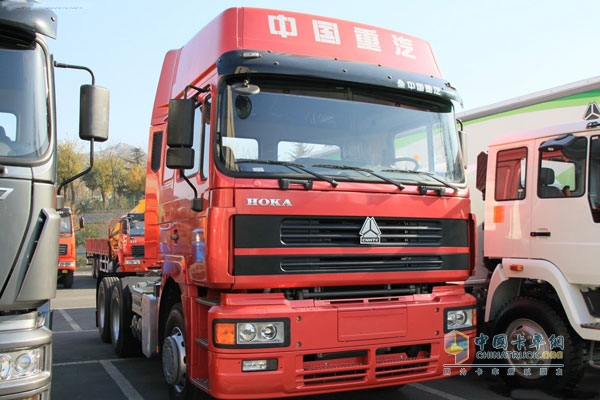 中国重汽HOKA天然气牵引车