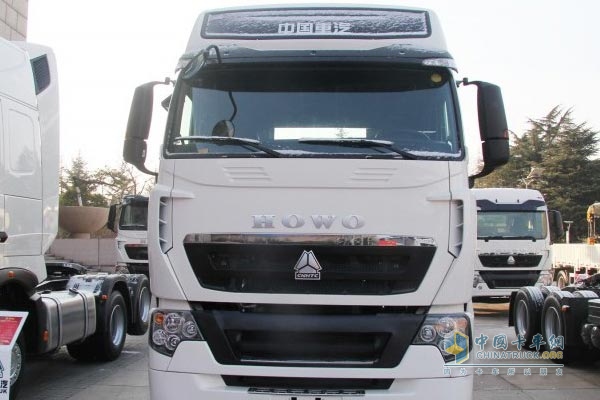 中国重汽 HOWO T7H 标载440马力牵引车