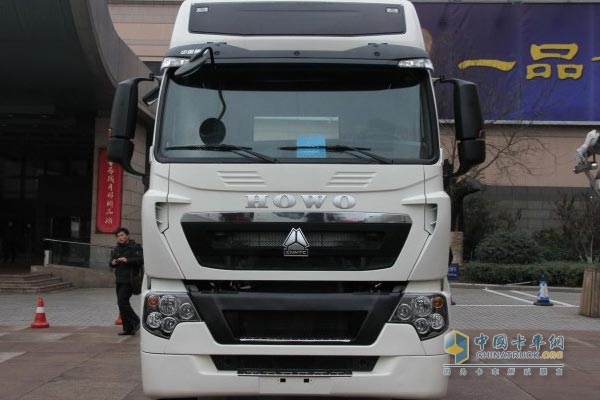 中国重汽 HOWO T7H 4×2 牵引车