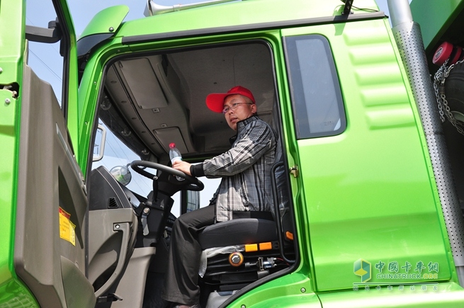 石家庄汽车运输公司的于经理盛赞陕汽渣土车