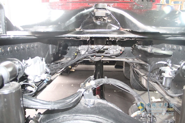 创虎P360 4×2牵引车 后桥