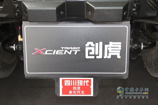 创虎P360 4×2牵引车 后标志
